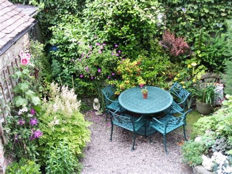 Beautiful Townhouse Courtyard Garden Designs - DigsDigs