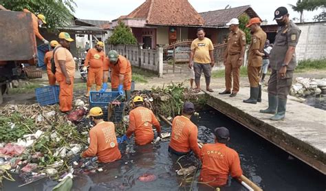 Kurangi Resiko Banjir DLH Kab Bekasi Fokuskan Penanganan Sampah Di