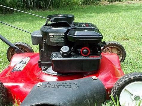 HOW TO Replace Briggs Stratton Lawnmower Primer Bulb YouTube