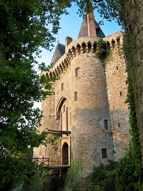 Château de Montmuran Les Iffs Site et monument historiques Bretagne