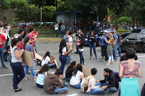 Estudiantes ucabistas se plantaron en la avenida Teherán de Montalbán