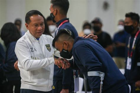 FOTO Menpora Lepas Timnas Garuda INAF Ke Piala Dunia Sepak Bola