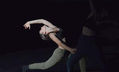 Incontri Tre Giorni Di Danza Contemporanea Al Teatro Dei Barbuti Di