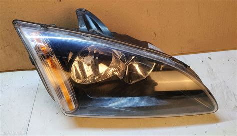 FORD FOCUS II MK2 CZARNY REFLEKTOR PRAWY LAMPA PRZÓD PRAWA 4M51 13099