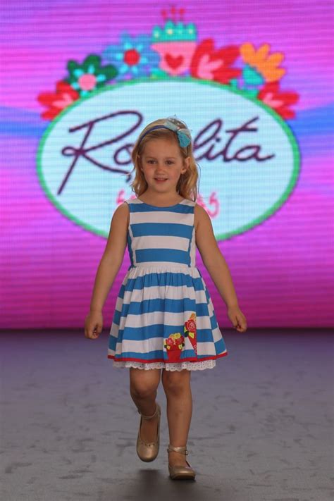 Rosalita Se Oritas En La Pasarela Valencia Petit Walking