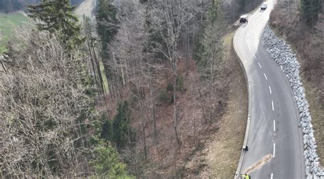 M Hlr Ti Sg Selbstunfall Mit Motorrad Fahrer Schwer Verletzt