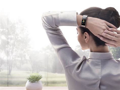 HUAWEI TalkBand B6 Smart Activity Tracker Features A Detachable