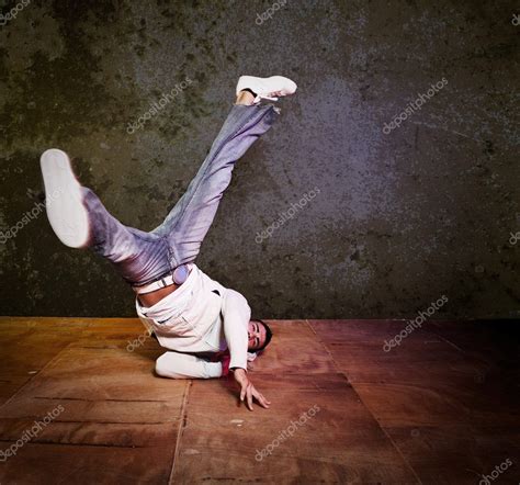 Hispanic male hip-hop dancing — Stock Photo © aremafoto #5567005