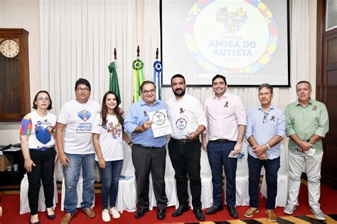 Prefeito Álvaro Dias premia estabelecimentos o selo Empresa Amiga