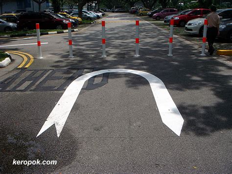 'Boring' Singapore City Photo: The U Turn Sign