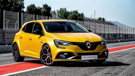 Renault Megane RS Trophy Breaks Cover With More Power And Torque