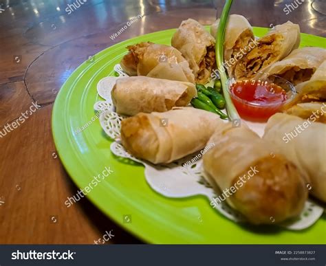 Lumpia Indonesian Spring Rolls Deep Fried Stock Photo 2258873827