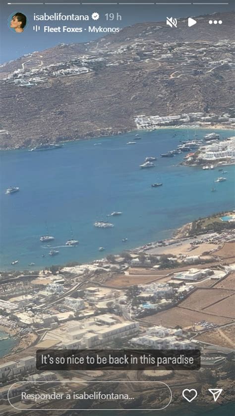 Isabeli Fontana elege biquíni hot pant para curtir verão europeu