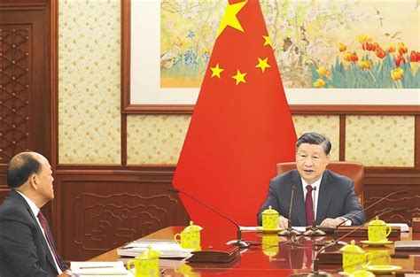 习近平听取贺一诚述职报告