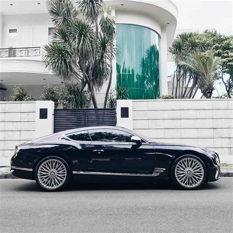 Black Bentley Continental GT - MV Forged | Bespoke Wheels