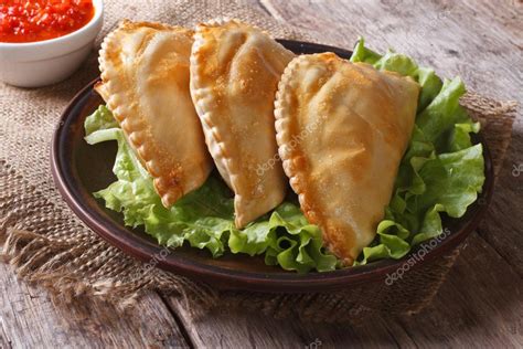 Pies Empanadas On A Plate With Lettuce And Sauce Horizontal — Stock