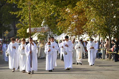 C L Bration Le P Lerinage Du Rosaire