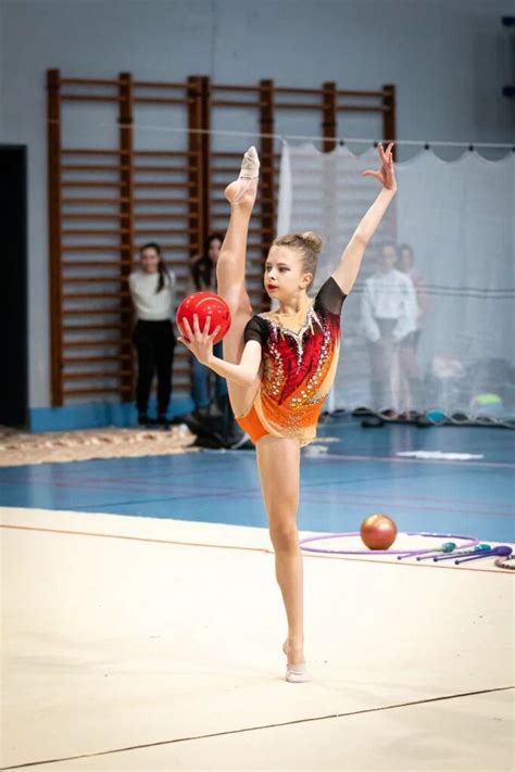 Tifla Jikkompetu Fil Kampjonat Nazzjonali Tar Rythmic Gymnastics