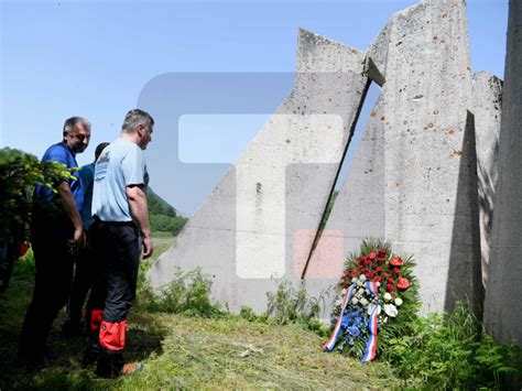 Milanović položio venac na spomen obeležju na Sutjesci