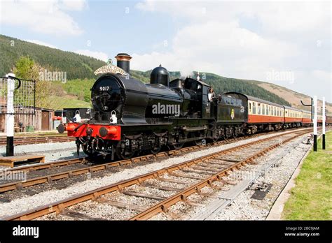 A Steam Train On The Llangollen Railway Stock Photo Alamy