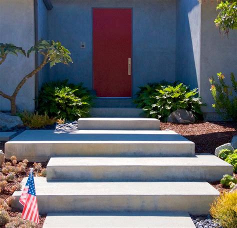 Modern Red Door Minimalist Entry Moderno Porche Los Ángeles De