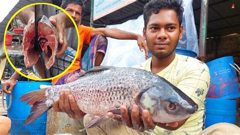 Big Rohu Fish Cutting And Chopping By A Fish Cutting Expert Man In