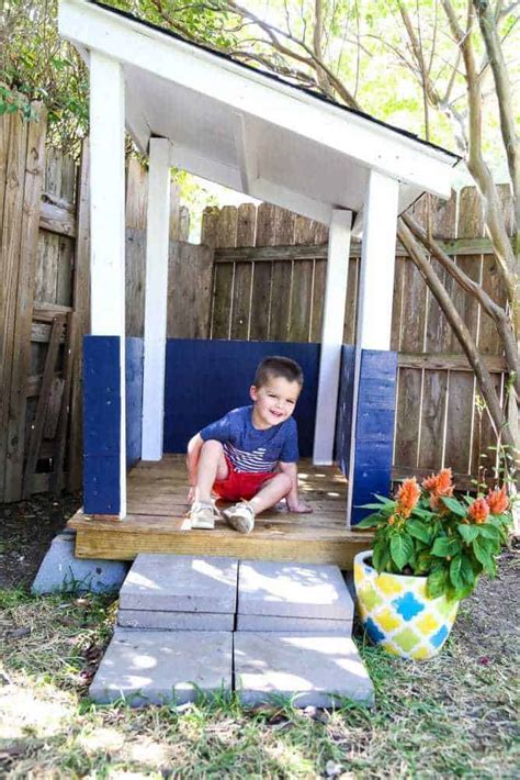 DIY Toddler Outdoor Playhouse {Easy Backyard Fort Idea}