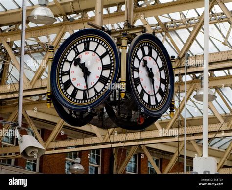 Station Clock London Hi Res Stock Photography And Images Alamy