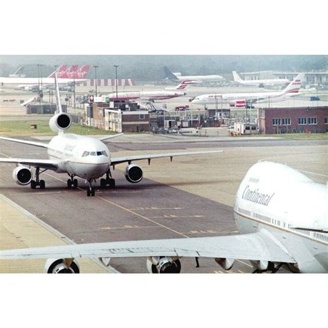 Continental Airlines Dc And B B Face To Face On The Ramp At