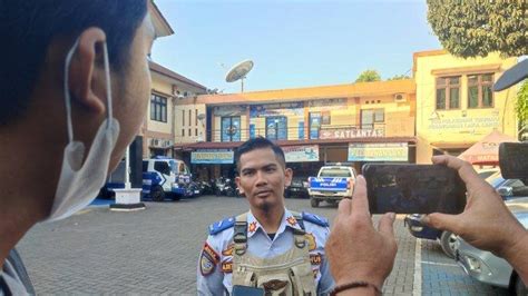 Bukan Pertama Kali Kendaraan Nyangkut Di Perlintasan Kereta Madukoro