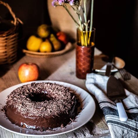 Bizcocho Vegano Marmolado Con Cobertura De Chocolate Esponjoso