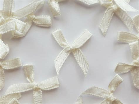 100 Miniature Satin Bows For Cardmaking Soft Ivory White Bow 4mm