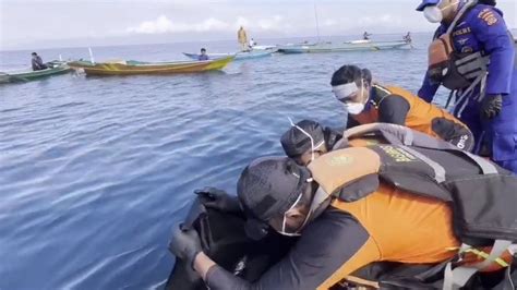 Tim Sar Temukan Mayat Nelayan Mengapung Di Perairan Mawasangka Buton Tengah