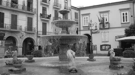 Il Portico La Fontana Dei Delfini Di Cava Dalle Polemiche Alla Storia