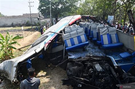 Tetap Tiga Orang Berikut Identitas Korban Tewas Tabrakan Maut Bus Eka