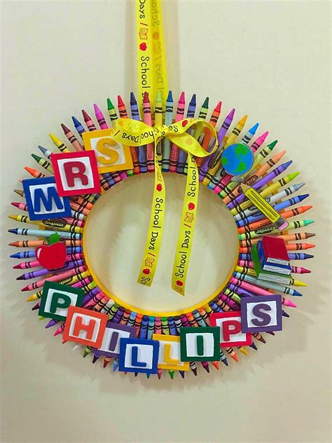 DIY Crayon Wreath I Made For My Daughters Teacher Teachers Diy