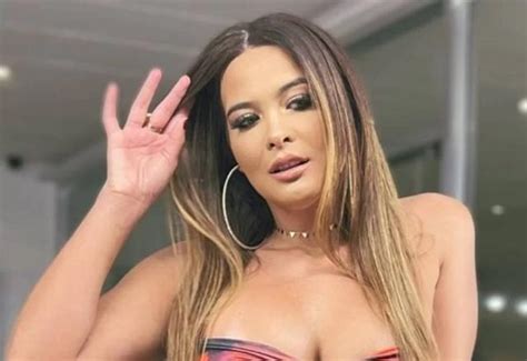 SBT TV Geisy Arruda exibe bumbum gigante e faz comparação Pão de