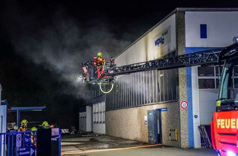 Hoher Sachschaden Bei Feuer In Lagerhalle