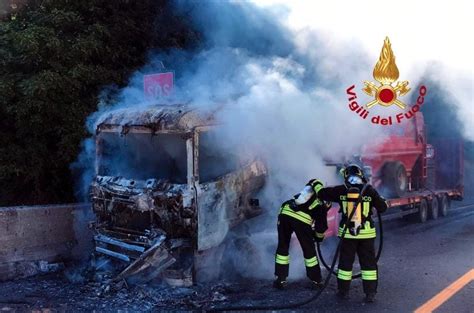 Incendio Tir In A Autostrada Bloccata Tra Firenze E Mugello Traffico