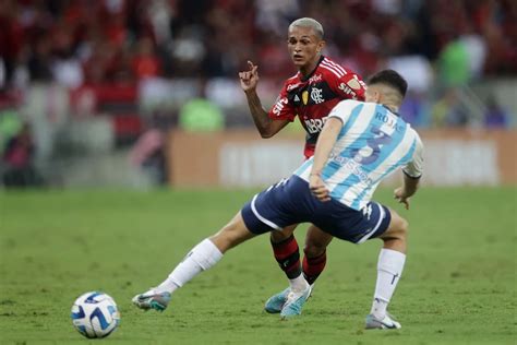 Racing Perdió 2 1 Ante Flamengo Y Puso En Riesgo El Liderazgo De Su Grupo En La Copa