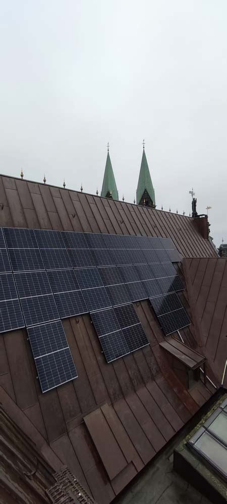 Photovoltaik auf denkmalgeschützten Stehfalzdach ADLER Solar