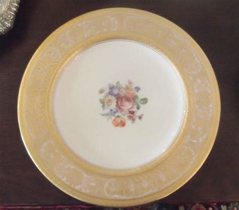 Elegant Gold Encrusted Floral Service Dinner Plates For Sale At 1stdibs