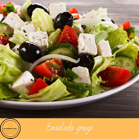 Ensalada Griega Con Queso Feta En La Cocina De Tu Casa