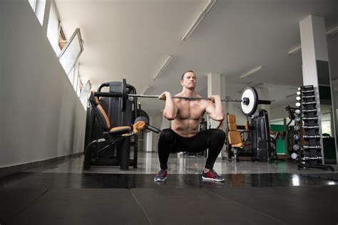 Entrenamiento De Sentadillas Con Barra Para Piernas En El Gimnasio