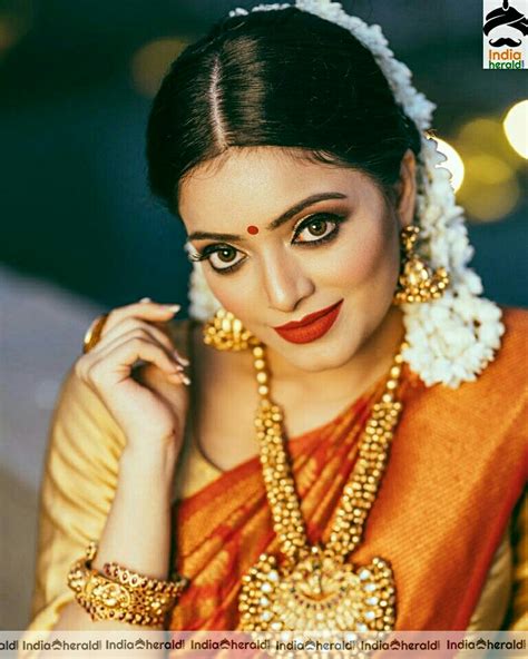 Janani Iyer In Saree