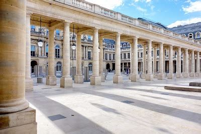 Paris Les Deux Plateaux au Palais Royal grandeur et misère des