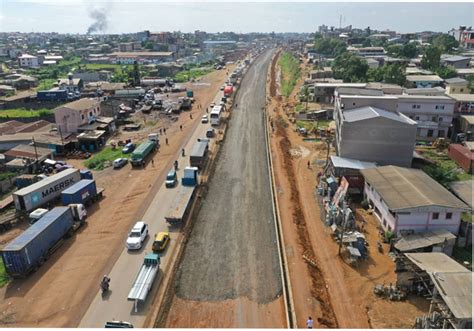 INFRASTRUCTURES ROUTIERES ROUTE DOUALA BONEPOUPA AU CAMEROUN LA