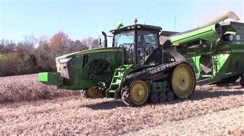 John Deere S690 Combines Unloading On The Go YouTube