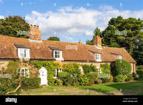 Traditional country cottage English cottage village cottages in the ...