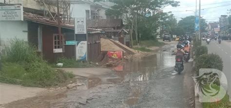 Jalan Nasional Di Melawi Banjir Dan Berlubang Warga Minta Diperbaiki